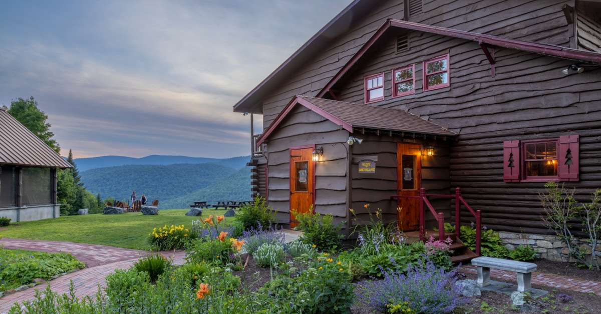 exterior of garnet hill lodge in summer