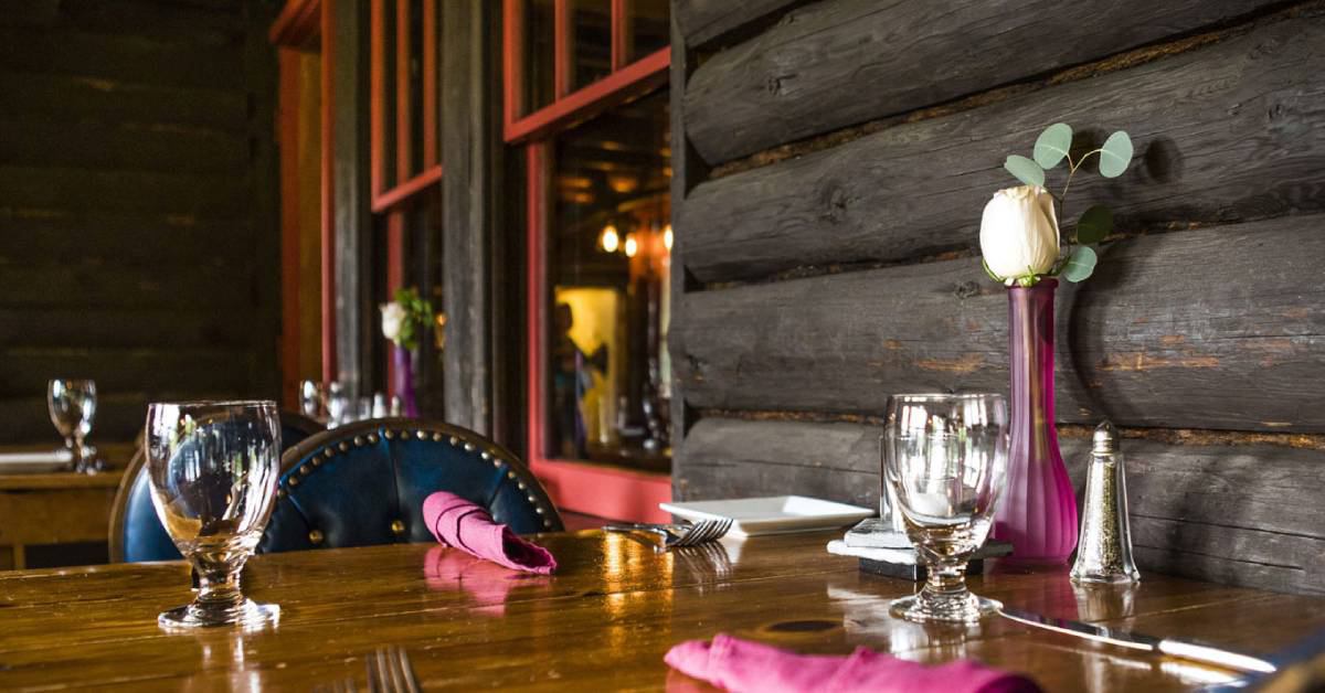 log house dining room